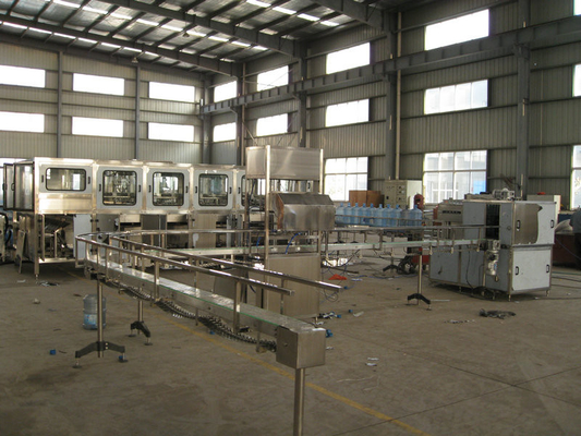 Máquina de enchimento automática da água de 5 galões que enxágua o equipamento de enchimento e de selagem 5KW